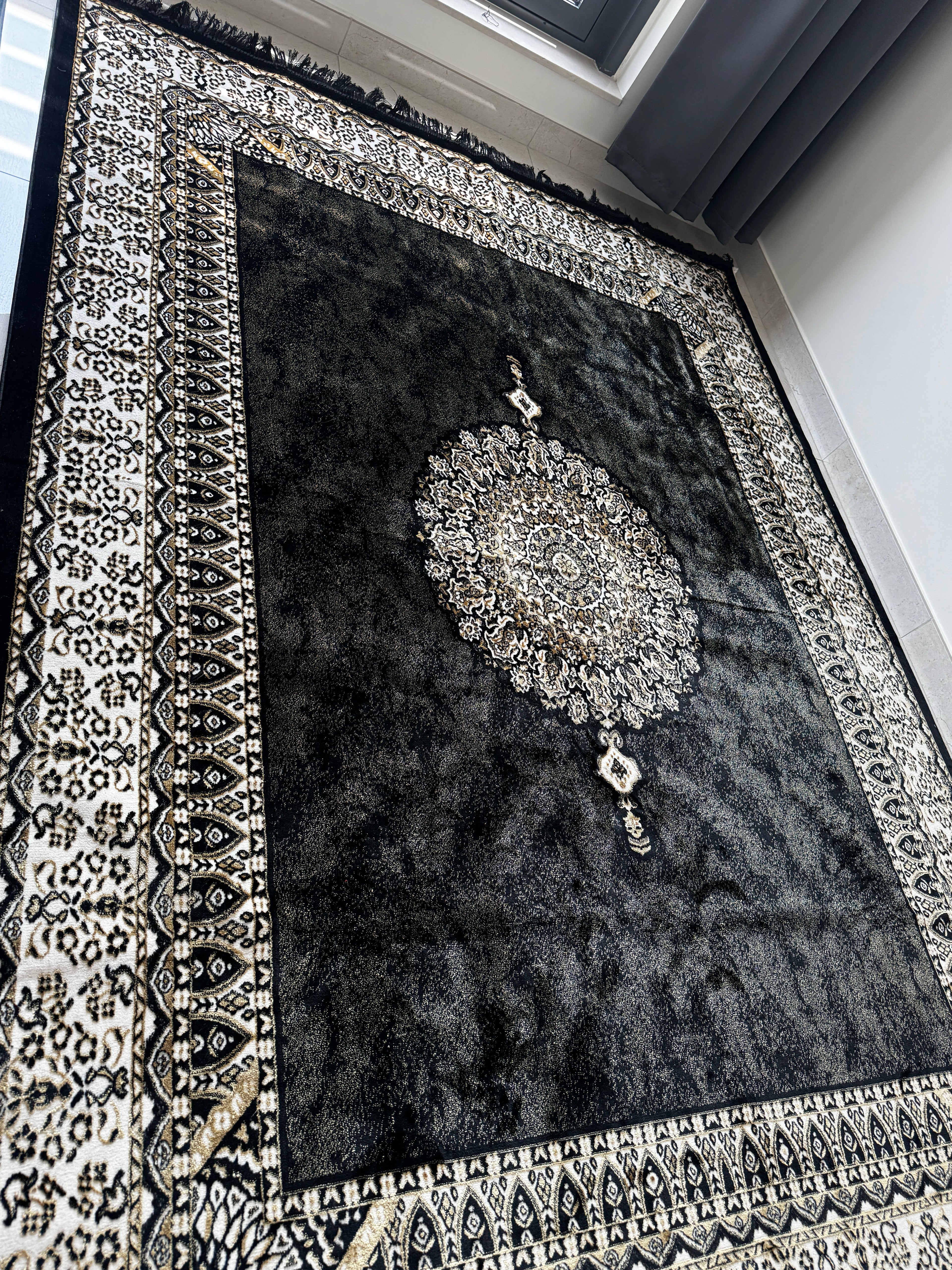 Affordable Luxury Medallion Carpet – Black & Gold